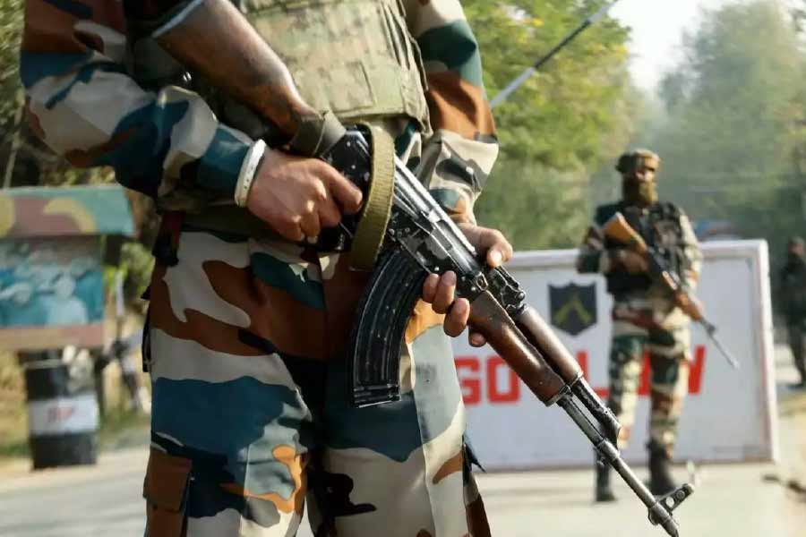 কার্তুজ ছাড়া একে-৪৭ অ্যাসল্ট রাইফেলের ওজন সর্বসাকুল্যে ৩.৮ কেজি। দৈর্ঘ্য ৮৮০ থেকে ৯৪০ মিলিমিটার।