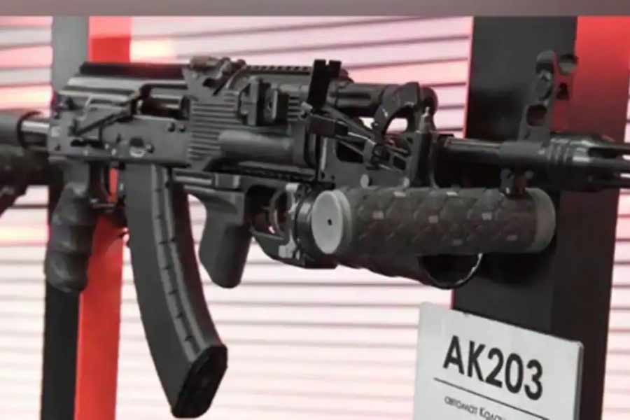 বাকি ৬ লক্ষ একে-২০৩ তৈরি করা হবে অমেঠির ‘করওয়ার অর্ডিন্যান্স ফ্যাক্টরি’তে।