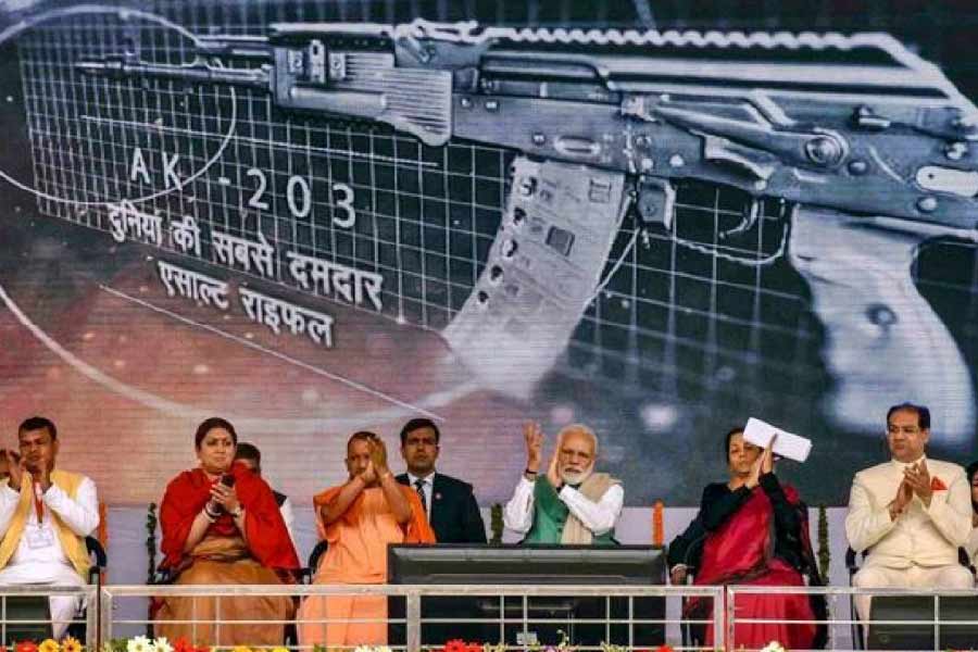 ২০১৯-এর মার্চে অমেঠির করওয়ার অর্ডন্যান্স ফ্যাক্টরিতে একে-২০৩ রাইফেল উৎপাদন প্রকল্প উদ্বোধন করেছিলেন প্রধানমন্ত্রী নরেন্দ্র মোদী।