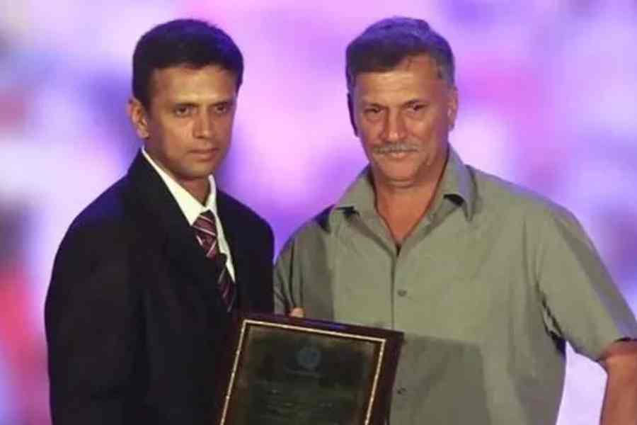 রাহুল দ্রাবিড়ের সঙ্গে রজার বিন্নী।