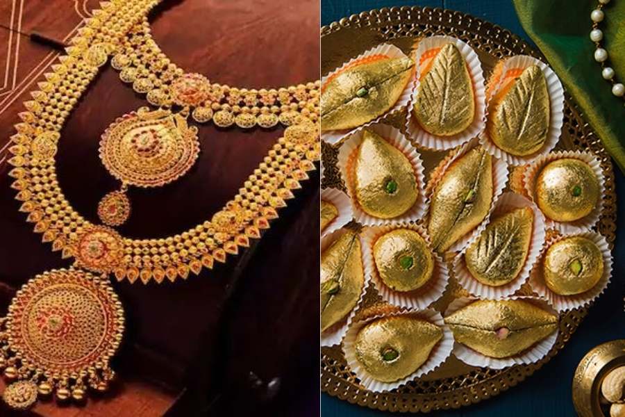 সোনার গয়না তো হামেশাই দেখে থাকি আমরা। তা বলে সোনায় মোড়া মিষ্টি! শুনতে অবাক লাগলেও বাস্তবে এমনটাই ঘটেছে মহারাষ্ট্রের অমরাবতীতে। 