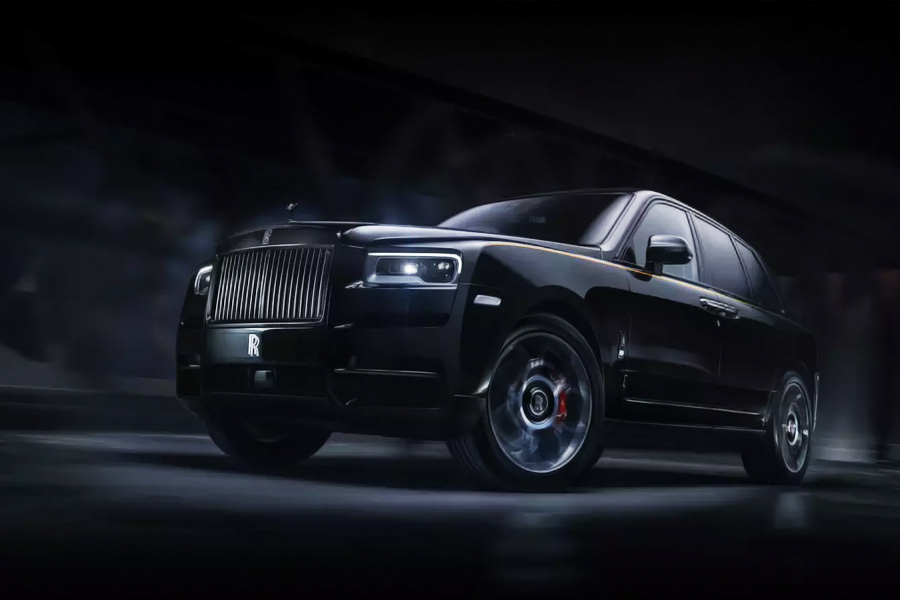 অভিযোগ, গাড়িটির শুল্কায়নের জন্য কাস্টমস হাউসে কাগজপত্র দাখিল করা হয়েছিল। কিন্তু সেই প্রক্রিয়া সম্পন্ন হওয়ার আগেই গাড়িটি প্রতিষ্ঠানের ম্যানেজিং ডিরেক্টর শরিফ জহিরের বাড়িতে সরিয়ে নিয়ে যাওয়া হয়।