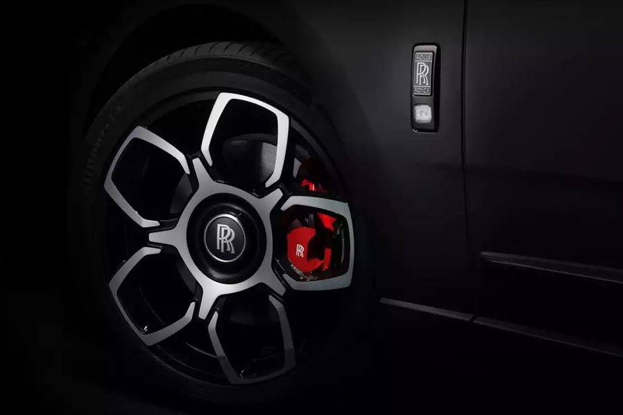 খবর পেয়ে শরিফ জহিরের ঢাকার বাড়িতে হানা দেন শুল্ক গোয়েন্দা ও তদন্ত অধিদফতরের কর্মীরা। সেখান থেকে অবৈধ অপসারণের অভিযোগে গাড়িটি বাজেয়াপ্ত করেন তাঁরা।