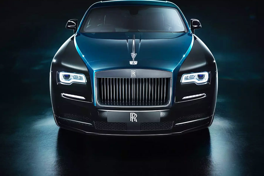 প্রথম আলো সূত্রে খবর, বিদেশ থেকে আমদানি করা বিলাসবহুল এই গাড়িটি শুধু মাত্র শিল্প প্রতিষ্ঠানের কাজে ব্যবহার করার অনুমতি ছিল। কিন্তু তা সত্ত্বেও নিয়ম ভেঙে ব্যক্তিগত ব্যবহারের উদ্দেশে তা বাড়িতে নিয়ে যাওয়া হয়েছিল বলে অভিযোগ।