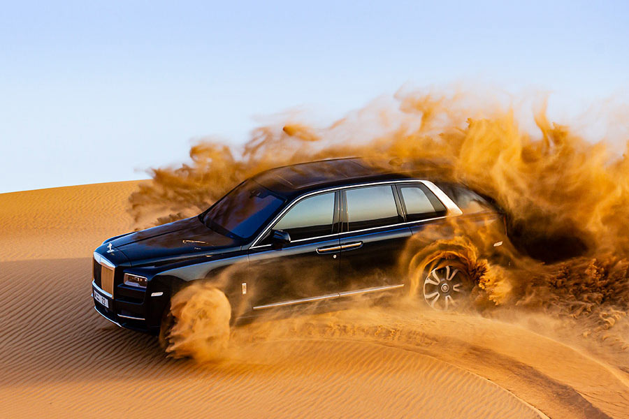 বাংলাদেশে আমদানিকৃত রোলস রয়েসের এই গাড়িটি প্রতি লিটার জ্বালানি খরচে ৫.১ কিলোমিটার দূরত্ব অতিক্রম করে। হাইওয়ের ক্ষেত্রে তা প্রতি লিটারে যেতে পারে ৮.৫ কিলোমিটার।