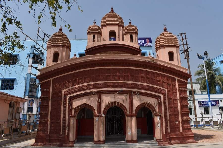  মানুষের দেহের  শিরা-উপশিরা, অস্থি-মজ্জা, পেশী যে ভাবে থাকে, ঠিক সেই ভাবেই এখানে দেবীর মুর্তি কষ্টিপাথরে খোদাই করা হয়েছে।  