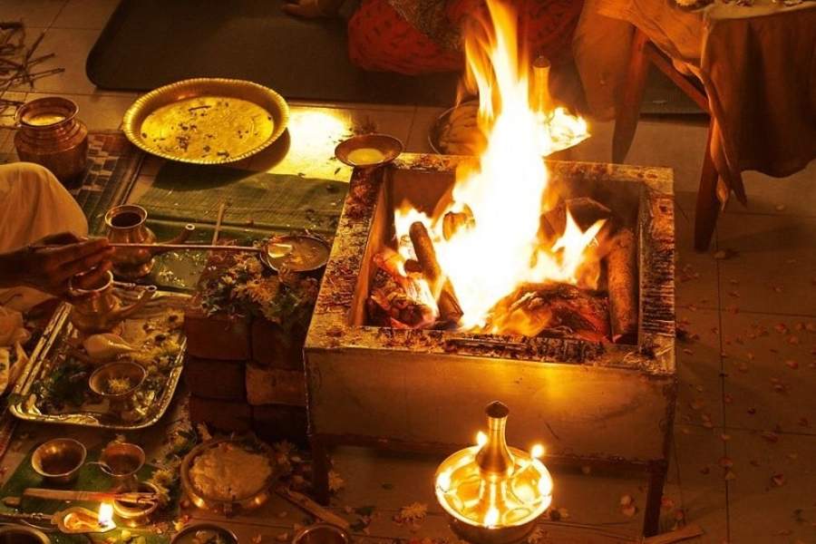 এই পুজো নিয়ে এলাকায় উৎসাহ চোখে পড়ার মতো। পুজোর দিনে ভিড় উপচে পড়ে এখানে।