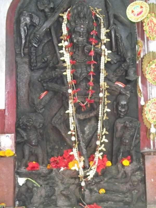 কথিত, এই মূর্তিটি একাদশ শতকের। অর্থাৎ প্রায় ১০০০ বছরের পুরনো।