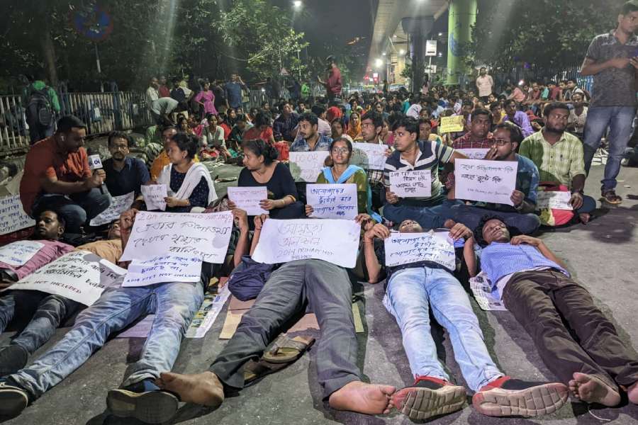 টেট: জোড়া স্থগিতাদেশ সত্ত্বেও অখুশি নন বিকাশ, তবু ‘ন্যায়’ই জিতবে,  আশায় আন্দোলনকারীরা