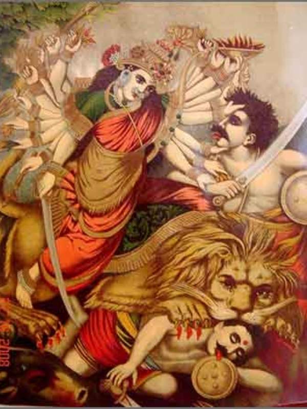 পুরাণ অনুযায়ী, অসুর বধের সময়ে দেবী দূর্গা বিভিন্ন রূপ ধারণ করেছিলেন। এই রূপগুলির মধ্যে অন্যতম ছিল তাঁর হাজার হাতের অবতার।