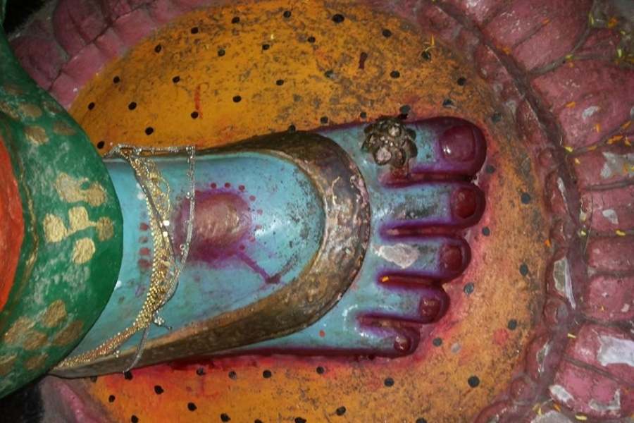 বুদ্ধ পূর্ণিমার দিন প্রতিষ্ঠিত হয় হাজার হাতের এই কালী মন্দির। দেবী এখানে পূজিতা হন চণ্ডীরূপে।