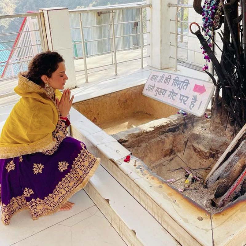 এর পরই অতীতের সেই অভিজ্ঞতা নিয়ে মুখ খোলেন কঙ্গনা। তিনি লিখেছেন, ‘‘২০১৬ সালে প্রথম সারির একটি সংবাদপত্রের সম্পাদক লিখেছিলেন যে, তাঁর তদন্তকারী সাংবাদিকরা আমার কালোজাদুবিদ্যা সম্পর্কে নাকি প্রমাণ পেয়েছেন!’’