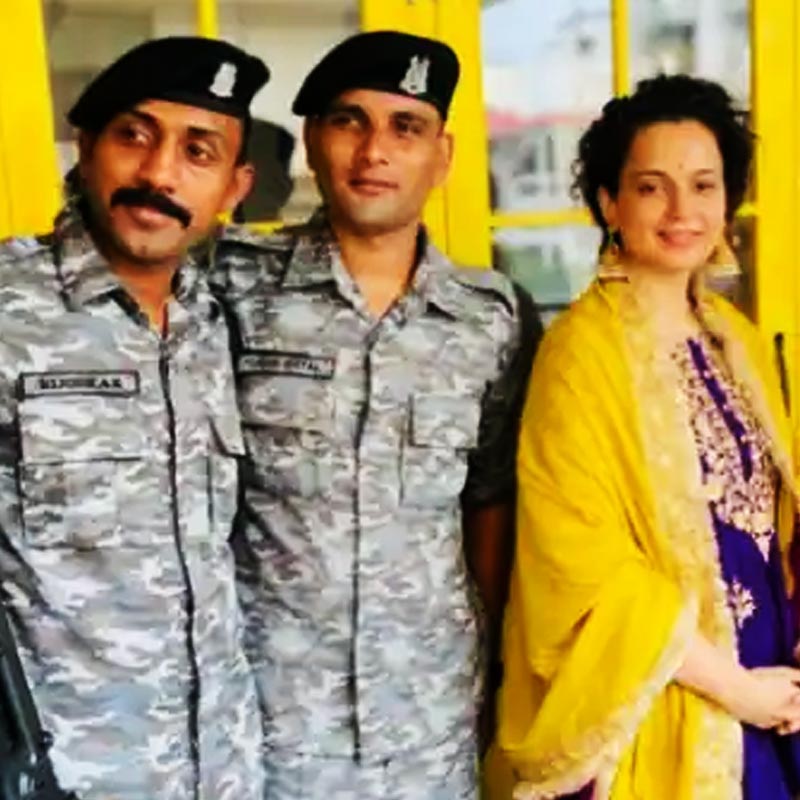 দশেরার দিন সিআরপিএফ জওয়ানদের সঙ্গে দেখা গিয়েছিল কঙ্গনাকে। সেখানে তিনি অস্ত্রপুজো করেন। যে ছবি ঘিরেও চর্চা শুরু হয়।