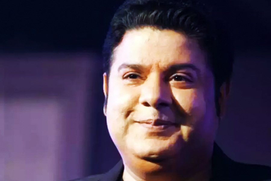 সাজিদের নাম শুধু ‘মিটু’ আন্দোলনেই নয়, টিনসেল নগরীর একের পর এক নামকরা অভিনেত্রীর সঙ্গেও জড়িয়েছিল। বলিপাড়ায় এমন গুঞ্জনও রয়েছে, তাঁর ছবিতে যে অভিনেত্রী কাজ করতেন, তাঁর সঙ্গেই সম্পর্কে জড়াতেন সাজিদ।