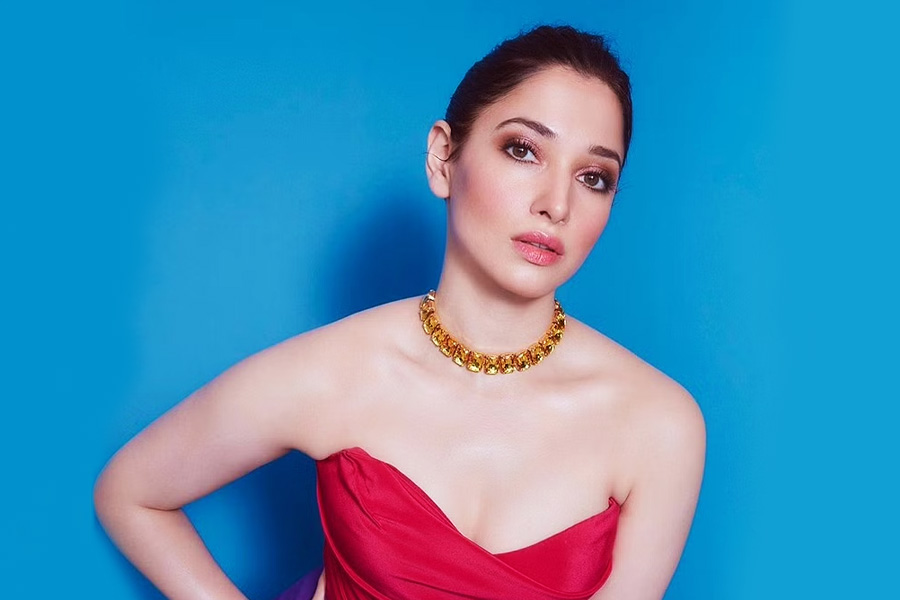 পরে অবশ্য এই নিয়ে মুখ খোলেন অভিনেত্রী। জানান, তিনি সাজিদকে ‘ভাই’ বলে সম্বোধন করেন। সাজিদের বিরুদ্ধে যখন ‘মিটু’ আন্দোলনের সময় অভিযোগ উঠেছিল, তখন পরিচালকের পক্ষ নিয়ে বলেছিলেন, ‘‘সাজিদ কখনও আমার সঙ্গে এমন আচরণ করেননি।’’