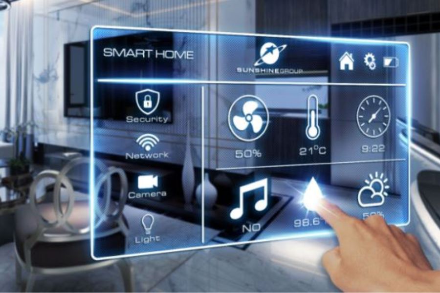 চিরাচরিত বাড়ির ভাবনা পেরিয়ে এখন আকর্ষণের কেন্দ্রবিন্দু স্মার্ট হোম। কিন্তু কেমন সেই বাড়ি? রিমোট কন্ট্রোলিং এবং প্রোগ্রামিং ডিভাইসের সাহায্যে একটি বাড়ির ঠান্ডা-গরম, আলো, বিনোদন ও নিরাপত্তা নিয়ন্ত্রণ করা হয় স্মার্ট হোমে। 