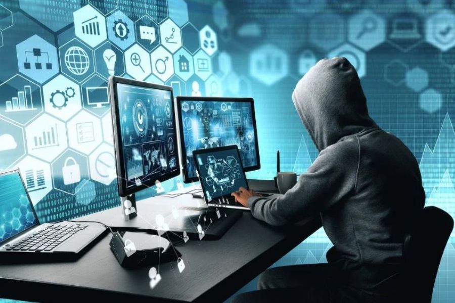 আপনার ঘরের যে কোনও যন্ত্র হ্যাক করে দুর্বৃত্তরা আপনার পরিচয়, গুরুত্বপূর্ণ বা গোপন তথ্য, অর্থ-সম্পদ নিমেষেই কুক্ষিগত করতে পারে। কোনও রকম সন্দেহজনক সঙ্কেত পেলেই তাই যত দ্রুত সম্ভব ইন্টারনেট সংযোগ বিচ্ছিন্ন করতে হবে। 