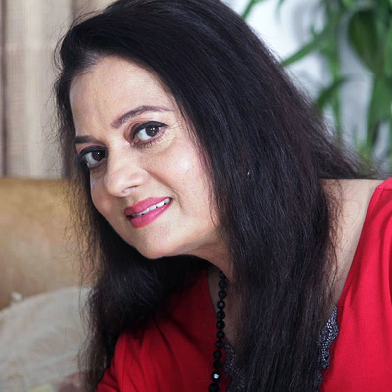 ১৯৮৬ থেকে ১৯৯০ সাল পর্যন্ত চারটি ছবিতে অভিনয় করেছিলেন বিজয়েতা। মিঠুন চক্রবর্তী, শক্তি কপূর, অনিল কপূর, অমরেশ পুরি, ড্যানি ডেনজংপার মতো বলি তারকার সঙ্গে অভিনয় করেছিলেন তিনি। এমনকি, টলিউডে প্রসেনজিতের সঙ্গে ‘অমর সঙ্গী’ ছবিতেও অভিনয় করেছিলেন বিজয়েতা।