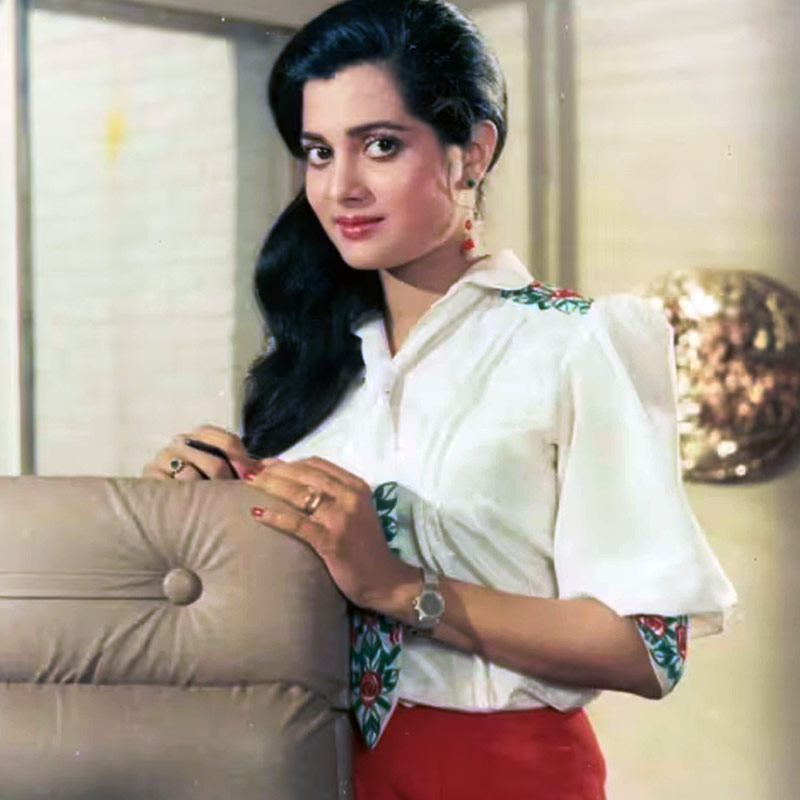 পর পর হিন্দি এবং বাংলা ছবিতে অভিনয় করলেও বিজয়েতার জীবন অন্য দিকে মোড় নেয়। তাঁর দিদি সুলক্ষণার সঙ্গে সঞ্জীব কুমারের গভীর সম্পর্ক ছিল। সঞ্জীব হৃদ্‌রোগে মারা যাওয়ার পর সুলক্ষণা মানসিক অবসাদের শিকার হন। তাঁকে সামলানোর দায়িত্ব এসে পড়ে বিজয়েতার উপর। আর্থিক উপার্জনের জন্য তিনি তাঁর দুই ভাই সুরকার জুটি যতীন-ললিতের সঙ্গে কাজ করা শুরু করেন। তাঁদের স্টুডিয়োতেই বেশির ভাগ সময় কাটাতেন বিজয়েতা।