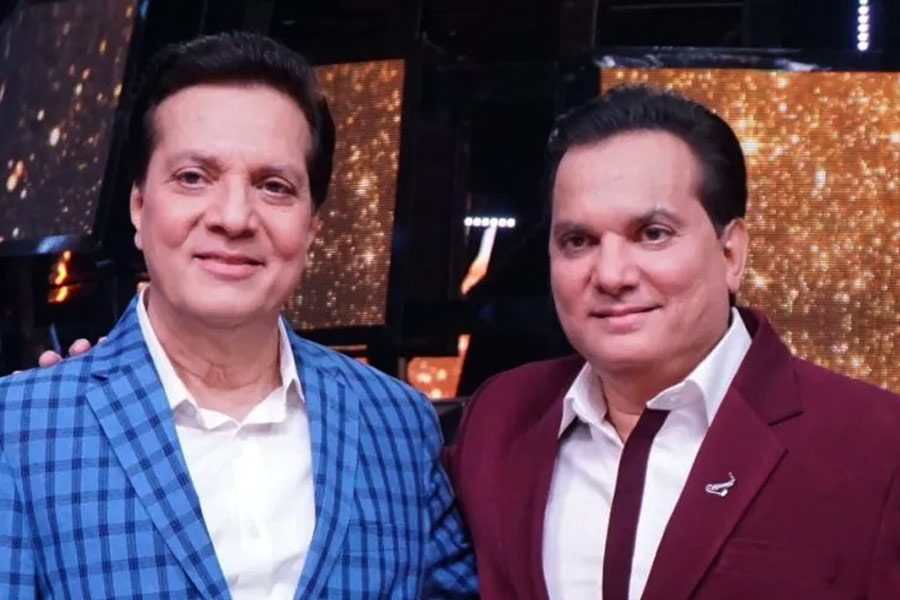 ১৯৯০ সালে আদেশের সঙ্গে বিয়ে হয় বিজয়েতার। দুই পুত্রসন্তানের জন্ম দেন তিনি। পরিবারের সকলে গানবাজনার সঙ্গে যুক্ত থাকায় বিজয়েতার সঙ্গে সঙ্গীতের সখ্য বহু দিনের। তাই যতীন-ললিত যে ছবির গানের সুর করতেন অনেক ক্ষেত্রে বোন বিজয়েতা সেই ছবিতে গান করতেন। শুধু হিন্দি ছবিতেই নয়, বাংলা ছবিতেও গান গেয়েছিলেন তিনি।