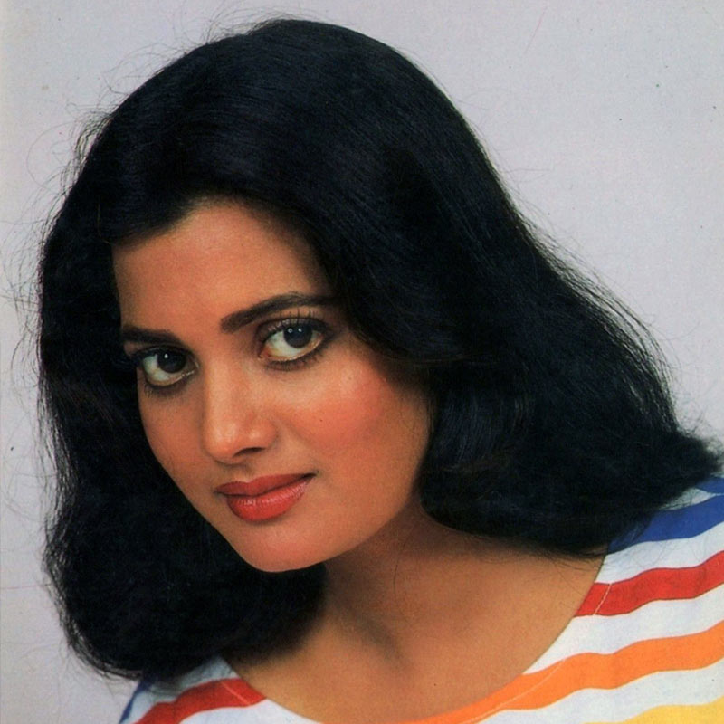 এক সাক্ষাৎকারে বিজয়েতা দাবি করেছিলেন, তিনি যে সুর-তাল-লয়ে গাইতেন, অলকা সেটাই অনুকরণ করতেন। এর ফলে অলকার অনুশোচনা হত বলেও দাবি করেন তিনি।