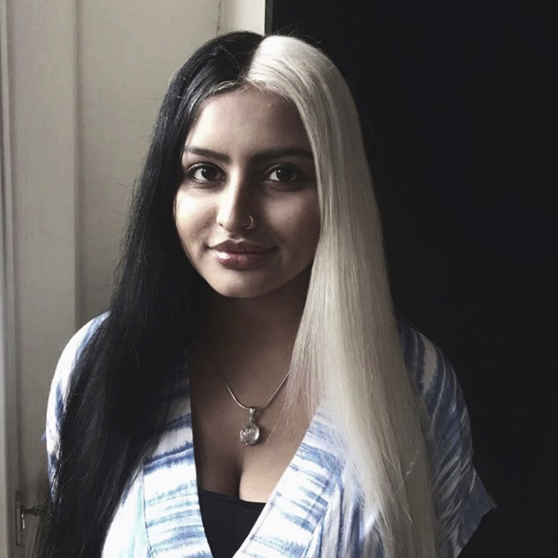 শাক্য আখতার। এমন এক তারকা-কন্যা যিনি সিনেমাজগত থেকে অনেক দূরে রয়েছেন। সমাজমাধ্যমকেই আত্মপ্রকাশের ক্ষেত্র হিসাবে বেছে নিয়েছেন শাক্য।