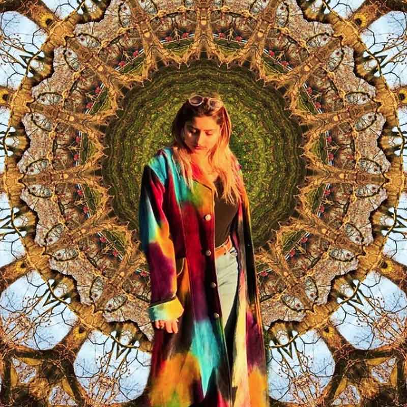 উচ্চশিক্ষার জন্য তিনি বিদেশে পড়তে যান। তাঁকে সমকামী এবং রূপান্তরকামীদের আন্দোলন সমর্থন করতেও দেখা গিয়েছে।