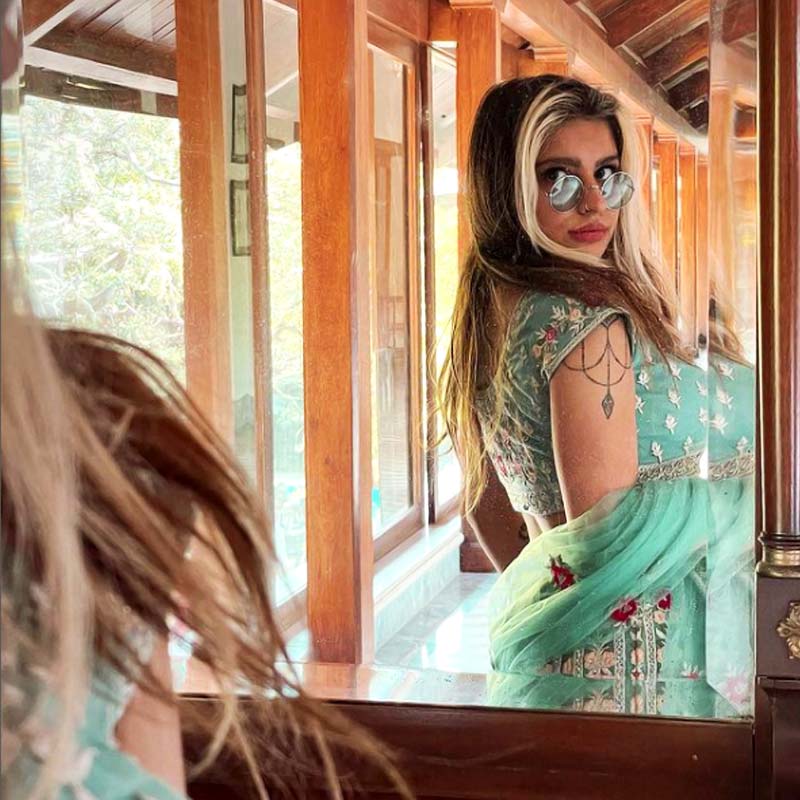 শাক্য পশুপ্রেমীও বটে। বাড়িতে একাধিক কুকুর এবং বিড়াল রয়েছে তাঁর।