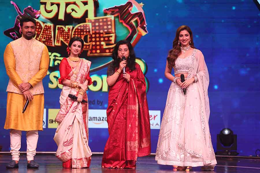 ‘ডান্স ডান্স জুনিয়র ৩’-এ বিশেষ অতিথি বিচারকের ভূমিকায় ডোনা গঙ্গোপাধ্যায়।