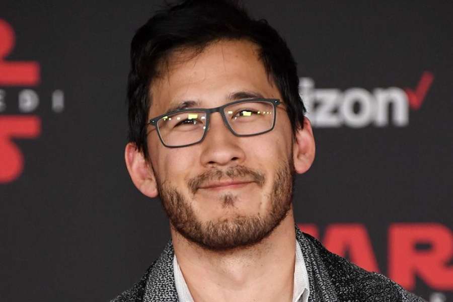 ইউটিউবে মার্কিপ্লায়ার নামে পরিচিত এই ধনকুবের ইউটিউবার। তবে তাঁর আসল নাম মার্ক এডওয়ার্ড ফিশবাচ। বয়স সবে ৩৩।