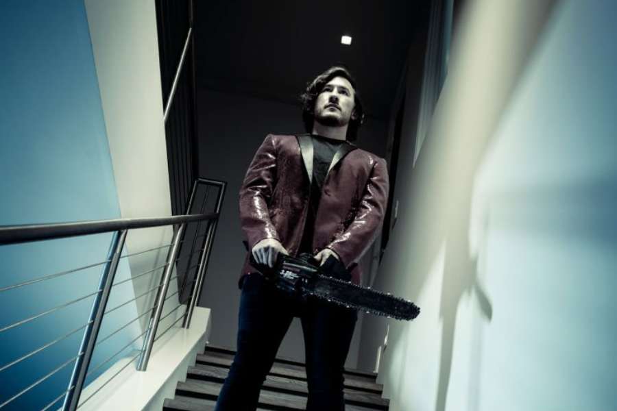 মার্কের ইউটিউব চ্যানেলের নামও মার্কিপ্লায়ার। সেই চ্যানেলে মূলত তাঁর নিজের অভিনীত কমেডি শো, হরর গেম কিংবা ভিডিয়ো গেমের সমাধানের ভিডিয়ো তৈরি করেন মার্ক। সেই ভিডিয়ো থেকেই কোটি কোটি উপার্জন তাঁর।