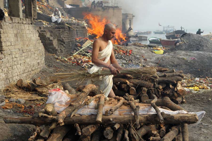 মুক্তি ভবন কর্তৃপক্ষের দাবি, কোনও রকম অনুদানও নেওয়া হয় না। এই হোটেলে থাকা ব্যক্তির শেষকৃত্যের ভারও বহন করেন হোটেল কর্তৃপক্ষ।
