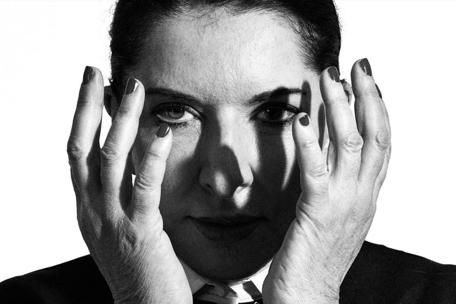 ওই শোয়ে হাজির ছিলেন শিল্প সমালোচক টমাস ম্যাকেভিলি। মেরিনার প্রতি দর্শকদের ব্যবহার দেখে তিনি চমকে যান বলেও পরে এক সাক্ষাৎকারে টমাস জানিয়েছিলেন।