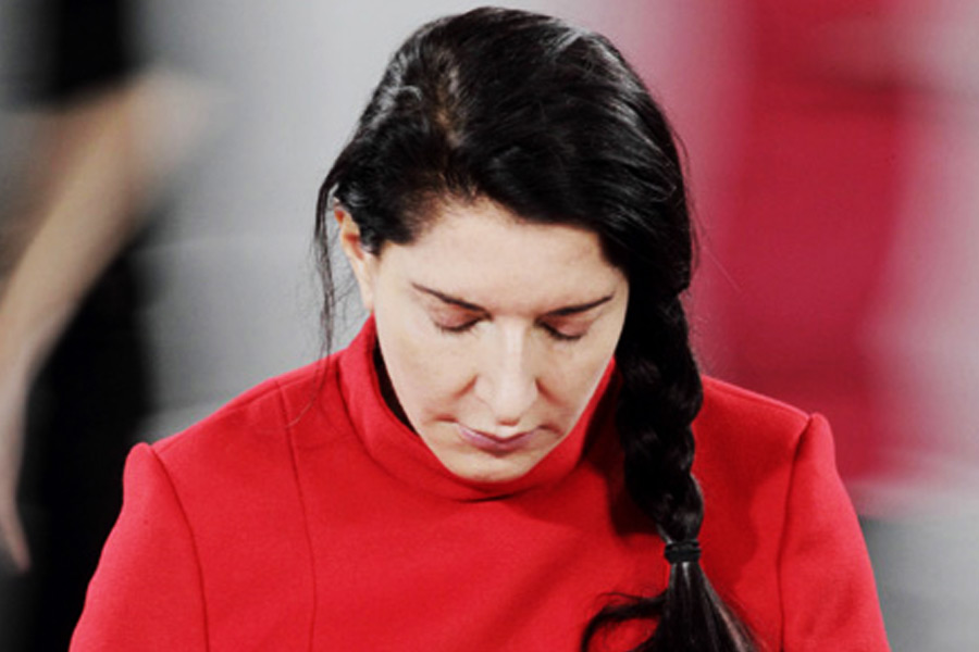 সেই ঘটনা সম্পর্কে মেরিনা পরে বলেন, ‘‘ওই শোয়ের পর আমি শিখেছিলাম যে, নিজেকে দর্শকদের হাতে সঁপে দিলে তারা আপনাকে খুনও করতে পারে!’’ 