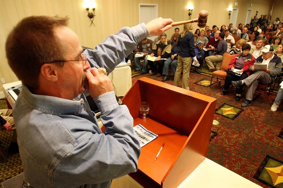 নিলাম বিশেষজ্ঞরা এই মুদ্রাগুলির খবর প্রকাশ করতেই আমেরিকা, ইউরোপ, জাপান, চিন এবং অস্ট্রেলিয়া থেকে বহু মানুষ আগ্রহ দেখান।