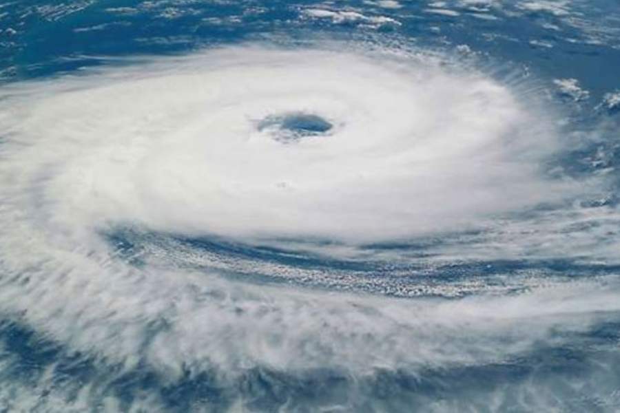 আবহাওয়াবিদদের আশঙ্কা, আগামী সপ্তাহের শুরুতে বঙ্গোপসাগরে গভীর নিম্নচাপ তৈরি হতে পারে। যা ভোগাতে পারে শহর ও মফস্বলের বাসিন্দাদেরও।