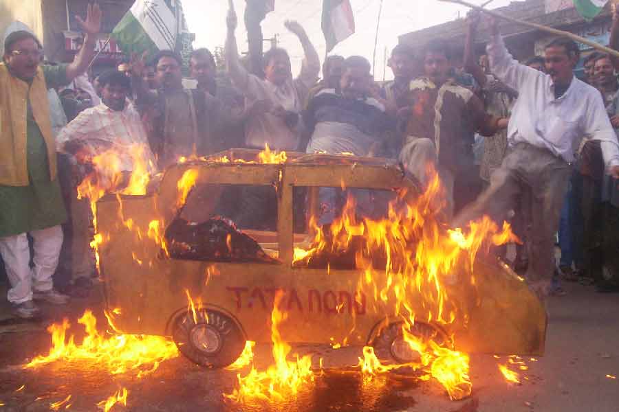 গোপালনগর, বেড়াবেড়ি, বাজেমেলিয়া, খাসেরভেড়ি, সিংহেরভেড়ি-সহ বেশ কয়েকটি আন্দোলন দ্রুত ছড়িয়ে পড়ে। ২৫ সেপ্টেম্বর বিক্ষোভকারীদের উপর পুলিশি হামলার অভিযোগ ওঠে। আহত হন বেশ কয়েক জন গ্রামবাসীও।