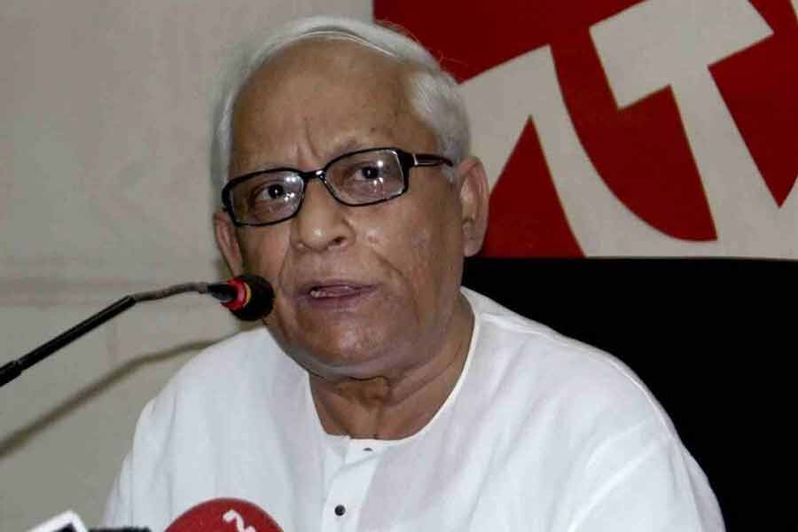 মে মাসে সিঙ্গুরে টাটাদের ন্যানো প্রকল্প রূপায়ণের পথ সুগম করতে তৃণমূল নেতৃত্বের সঙ্গে আলোচনা শুরু করে তৎকালীন মুখ্যমন্ত্রী বুদ্ধদেব ভট্টাচার্যের সরকার। কিন্তু তা সফল হয়নি।