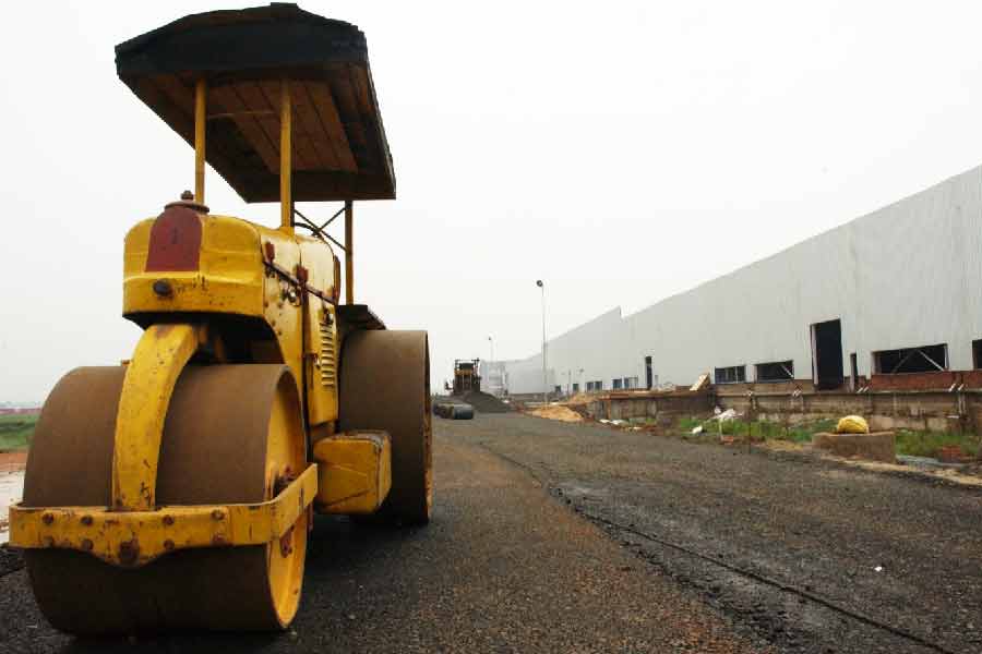 ২০০৮ সালের ১০ জানুয়ারি দিল্লিতে গাড়ি প্রদর্শনীতে আত্মপ্রকাশ করে টাটা ন্যানো। ১৮ জানুয়ারি জমি অধিগ্রহণ নিয়ে রাজ্যের পক্ষে রায় দেয় কলকাতা হাই কোর্ট।