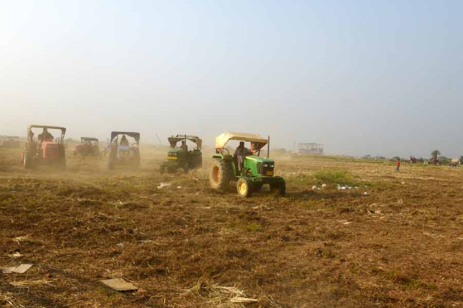 ২০১১-র ২৯ জুন সিঙ্গুর আইনের বিরুদ্ধে সুপ্রিম কোর্টে আবেদন জানায় টাটা গোষ্ঠী। শীর্ষ আদালতের নির্দেশে মামলা ফেরে কলকাতা হাই কোর্টে। ২৮ সেপ্টেম্বর ফের রাজ্যের পক্ষে রায় দেয় কলকাতা হাই কোর্ট।