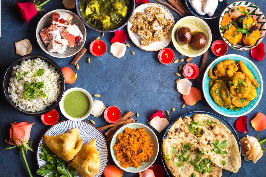 অনেকেই রাতে শেষপাতে একটা মিষ্টি খেতে পছন্দ করেন৷ এটা একেবারেই ভুল৷ 