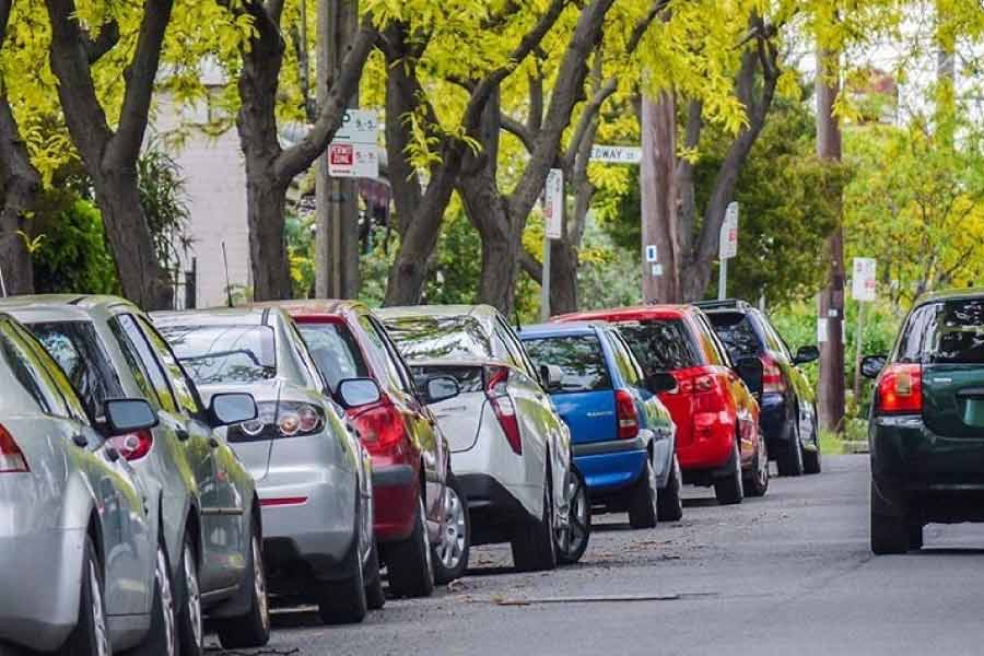 মনে করা হচ্ছে, পার্কিং ফি বাড়ানো হলে শহরে দূষণের মাত্রা নিয়ন্ত্রণে থাকবে। কমবে শব্দদূষণ এবং বায়ুদূষণও। তার কারণ, পার্কিং ফি বাড়লে মানুষ গাড়ি কম বার করবে বলেই মনে করা হচ্ছে।