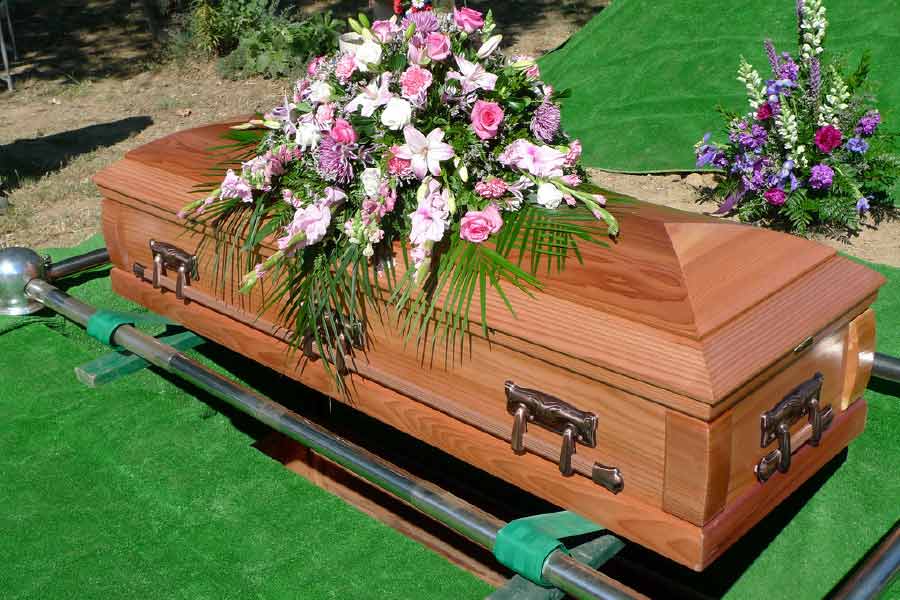 সাধারণ মানুষকেও খুনিদের পরিচয় সম্পর্কে কোনও তথ্য পেলে জানানোর জন্য আহ্বান জানিয়েছে পুলিশ।   