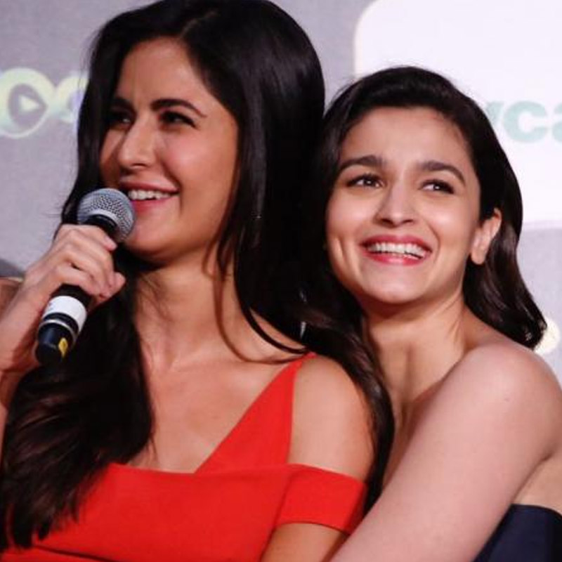 দু’জনেই বর্তমানে তাঁদের মনের মানুষের সঙ্গে সংসার করছেন। তবে রণবীর-পত্নী আলিয়ার সঙ্গে ক্যাটরিনার সম্পর্ক গভীর। দুই নায়িকাই খুব কাছের বন্ধু।