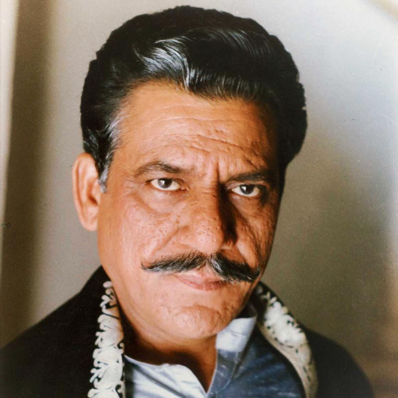 বড় পর্দায় ওমপ্রকাশের অভিনয় দেখে দর্শকমহল প্রশংসা করলেও অভিনেতার ব্যক্তিগত জীবনের এমন কিছু ঘটনা প্রকাশ্যে আসে, যা জানার পর তাঁর উদ্দেশে কুমন্তব্য করেছিলেন অনেকেই।