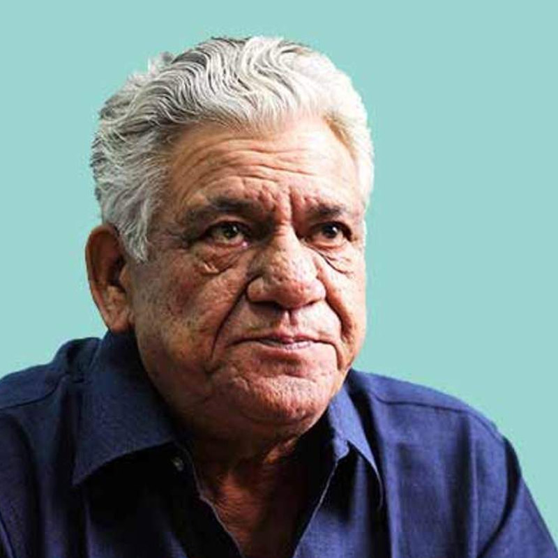 নন্দিতা জানান, তখন সেই পরিচারিকার বয়স ছিল ৫৫ বছর। কৈশোর অবস্থায় নিজের থেকে ৪১ বছরের বড় এক মহিলার সঙ্গে ঘনিষ্ঠ হয়েছিলেন ওম, তা-ও আবার পরিচারিকার সঙ্গে! এই ঘটনাটি প্রকাশ্যে আসতেই বলিপাড়ায় নানা গুঞ্জন শুরু হয়।