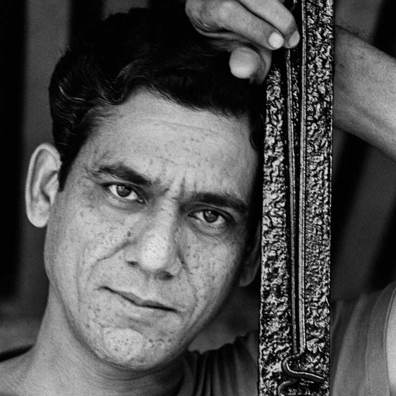 এক সাক্ষাৎকারে এই প্রসঙ্গে অভিনেতাকে প্রশ্ন করা হলে তিনি তির্যক সুরে জানান, এক জন ১৪ বছর বয়সি ছেলে ৫৫ বছর বয়সি মহিলার সঙ্গে ঘনিষ্ঠ হলে সেখানে কার দোষ বেশি? ছেলেটির না সেই মহিলার?