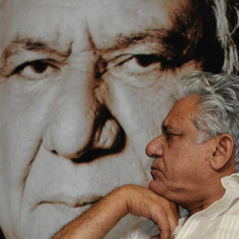 অভিনেতা আরও জানান, মহাত্মা গান্ধিও তাঁর আত্মজীবনীতে যৌনজীবন নিয়ে আলোচনা করেছেন। এই বিষয়গুলি খারাপ চোখে দেখার কিছু নেই বলেও জানিয়েছিলেন ওম।