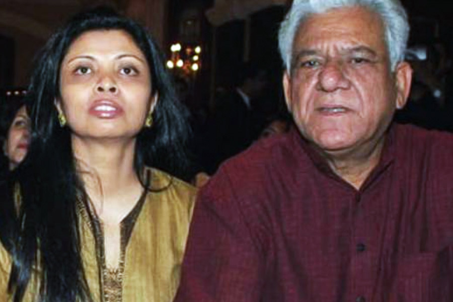 নন্দিতা নিজের জায়গা ভুলে গিয়ে এই বইটি লিখেছেন। সবার সামনে নিয়ে আসার আগে তাঁর এক বার অভিনেতার মান-সম্মানের কথা ভাবা উচিত ছিল বলেও জানান ওম।