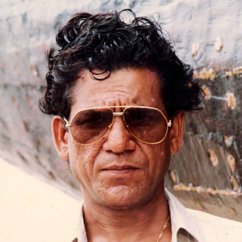 নকশালদের নিয়ে মন্তব্য করেও বিতর্কে এসেছিলেন তিনি। এক সাক্ষাৎকারে ওম বলেন, ‘‘নকশালরা আতঙ্কবাদী নন। তাঁরা রাস্তায় বোমা ফেলে সাধারণ মানুষ বা গরিবদের ভয় দেখান না। নিজেদের অধিকারের জন্য লড়াই করেন তাঁরা।’’ একটি ছবিতে নকশাল আন্দোলনকারীর চরিত্রে অভিনয় করার সময়ও তিনি এই কথা বলেন।